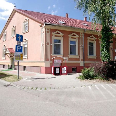 Fehér Hajó Panzió és Vendéglő Győr Extérieur photo