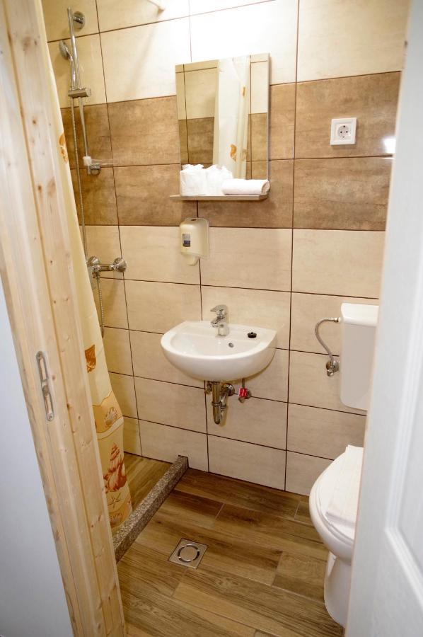 Fehér Hajó Panzió és Vendéglő Győr Extérieur photo