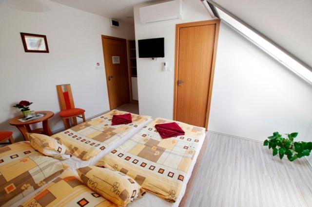 Fehér Hajó Panzió és Vendéglő Győr Extérieur photo