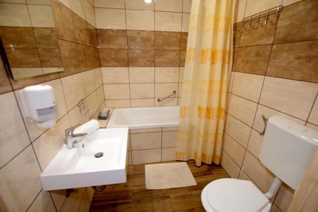 Fehér Hajó Panzió és Vendéglő Győr Extérieur photo