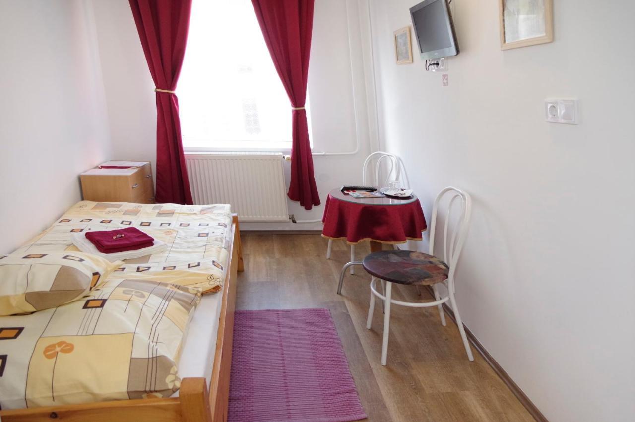 Fehér Hajó Panzió és Vendéglő Győr Extérieur photo