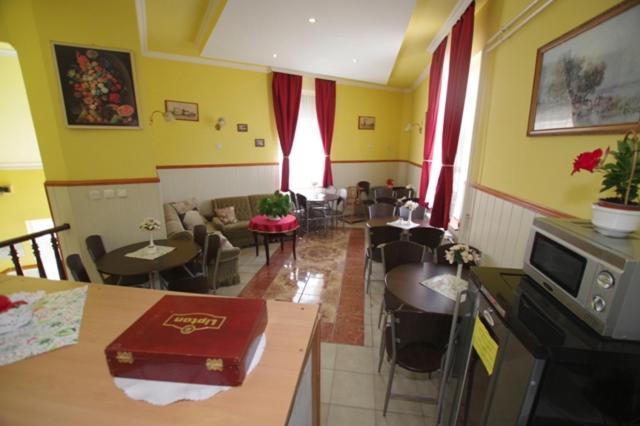 Fehér Hajó Panzió és Vendéglő Győr Extérieur photo