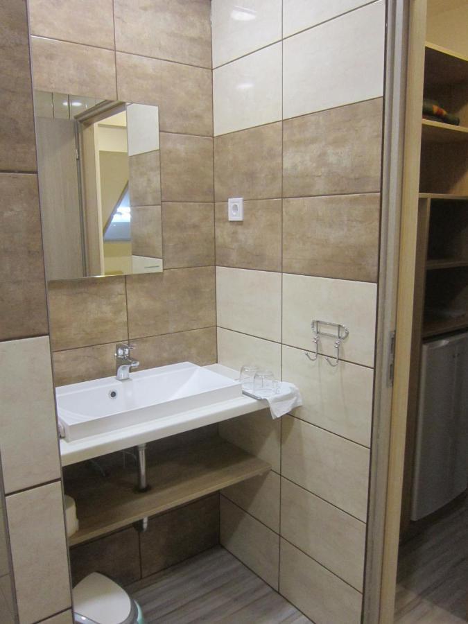 Fehér Hajó Panzió és Vendéglő Győr Extérieur photo
