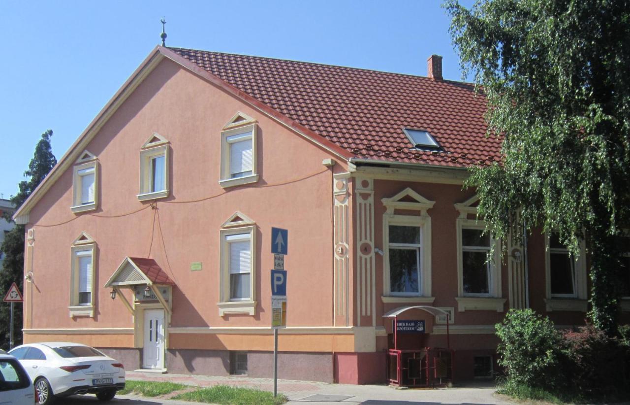 Fehér Hajó Panzió és Vendéglő Győr Extérieur photo